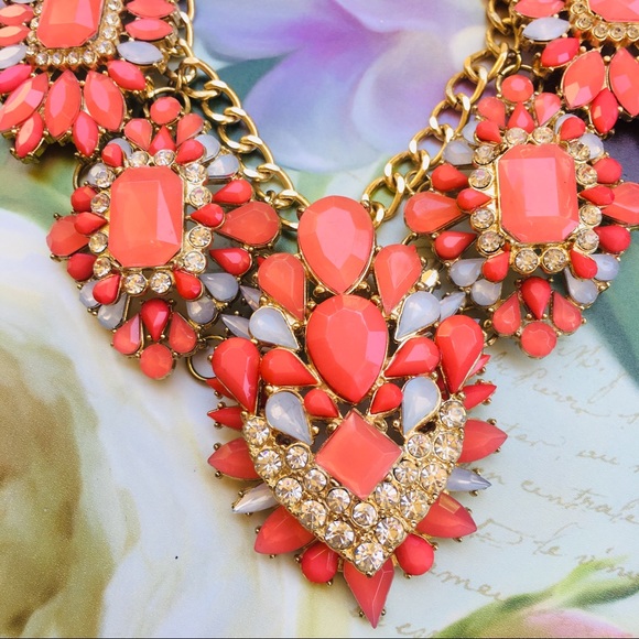 ❌ SOLD ❌ Gold orange crystal statement necklace - Picture 8 of 8